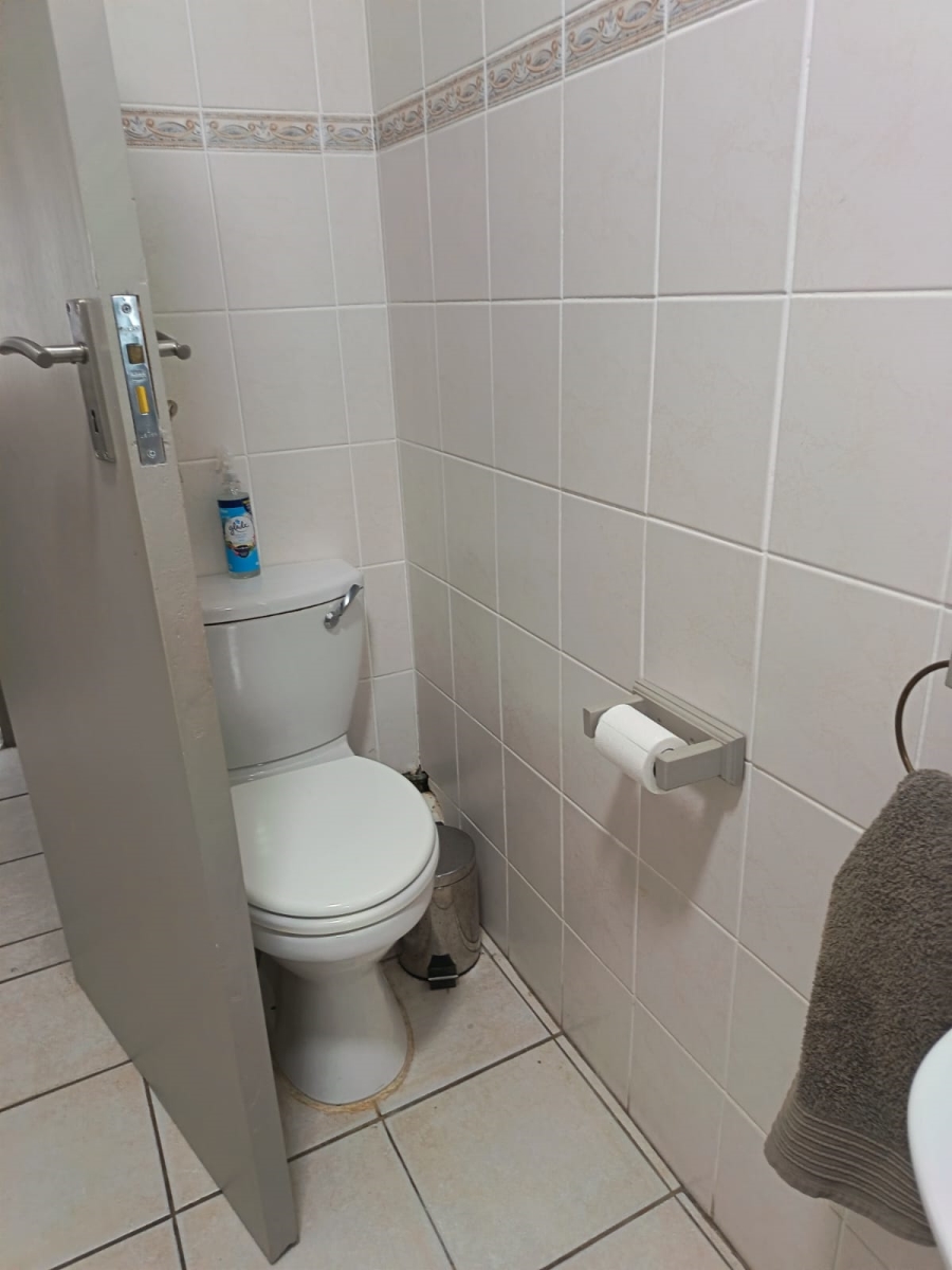 To Let 7 Bedroom Property for Rent in Humansdorp Eastern Cape